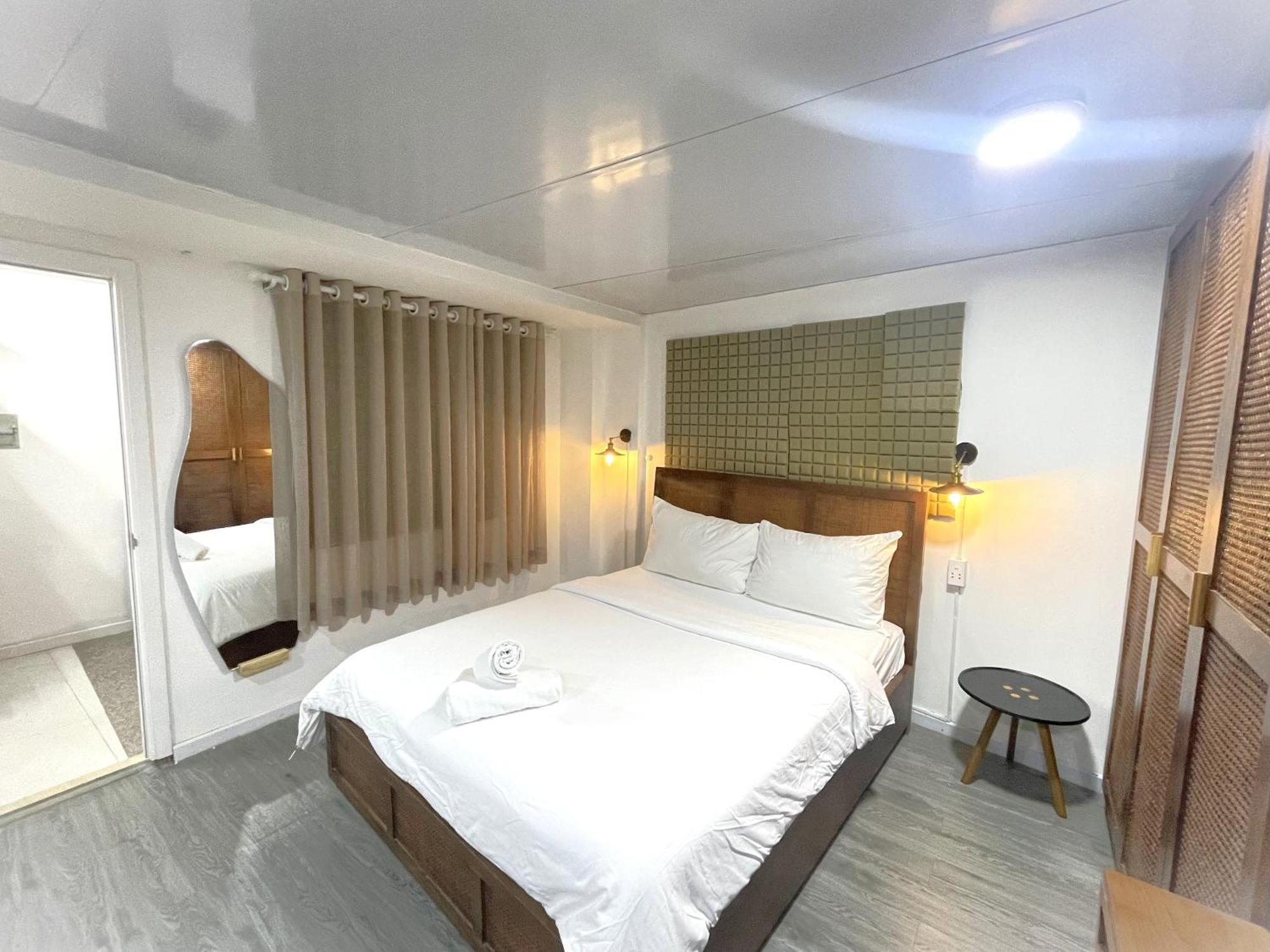 Luxhome - Bui Vien Walking Street Bed & Breakfast