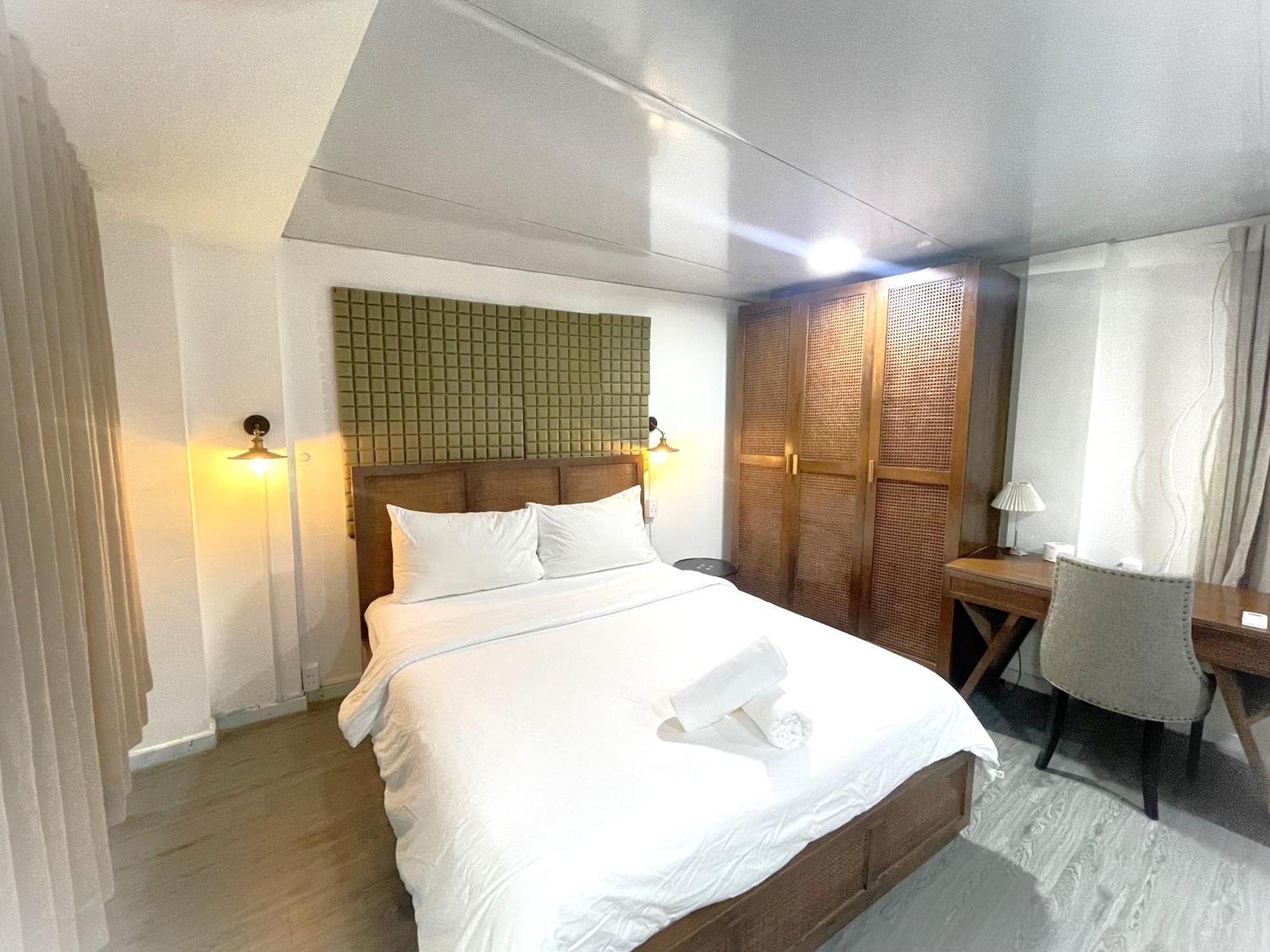 Luxhome - Bui Vien Walking Street Couette-café *